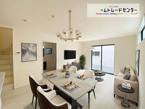 【☆Living　Room☆ 】☆Living　Room☆
思い思いの過ごし方をする。理想のリビングともいえる空間を実現するには、家族が自然に集まる演出や、適度な距離感を保てる空間の広さも必要ですね。（家具はCGです）