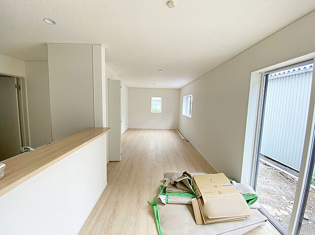 【☆Powder Room☆ 】☆Living Room☆
家族の食事や団らんのほか、子供を遊ばせたり、友人を招いたりするLDKは住まいの中心。長時間過ごす場所だからこそ、大切にしたい場所♪