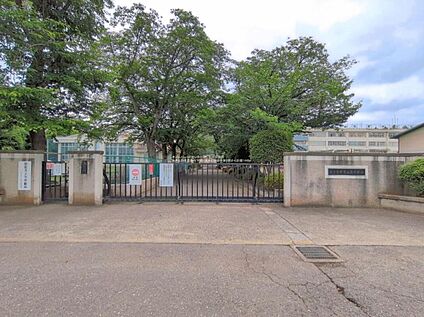 あきる野市立西中学校 1400m(徒歩18分)