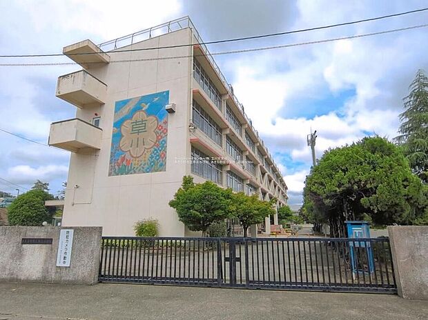 あきる野市立草花小学校(約800m)