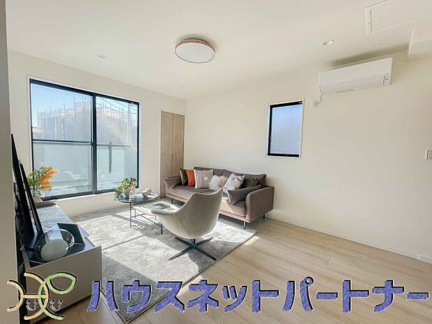 【リビング】充実した生活は伸びやかな居室空間から始まります。快適に・伸びやかに。心の潤いを求める方々へ。