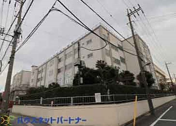 西新井中学校（約1,000m・徒歩13分）