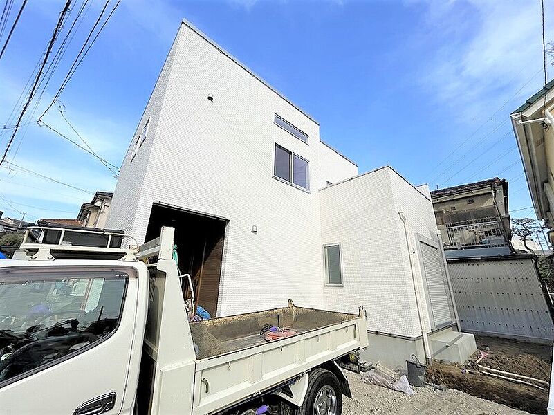 注文住宅を手掛けるTAKIHOUSEのブランピュールシリーズ♪横浜市都筑区川和町に全1棟♪女性にやさしい自然素材の家♪2階建て5480万円から建築中につき近隣モデルハウスご見学受付中。
