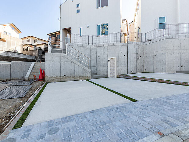 【現地写真(2026.1.15撮影)】心地よく住むためのノウハウとアイデアを、デザインのプロが監修。暮らしやすさにお洒落かわいいデザインをプラスした“自然素材の優しい家。ご見学や資料請求等、お気軽にお問合せ下さい!0120-938-226