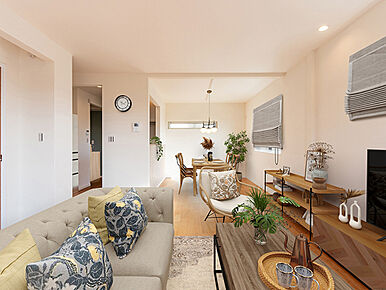 漆喰の壁と天然木の床材を採用しました。漆喰の壁や天然木は光の反射がやわらかく、陽光溢れるリビングには好適です。さらに手触りや足ざわりも心地よく、五感が癒される住まいになっています。 