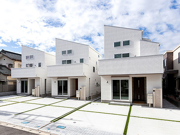 【現地写真(2024年11月11日現在)】品質の高い家を建てるためには、当たり前のことを急がずきっちり行うことが大切だという考えから、TAKI HOUSEの家は一般のハウスメーカーよりも時間をかけ施工します。