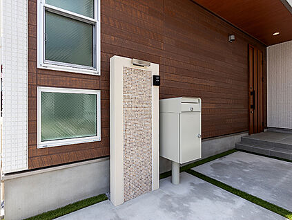 ブランピュールさがみ野　門柱・アプローチ　（１期施工例）