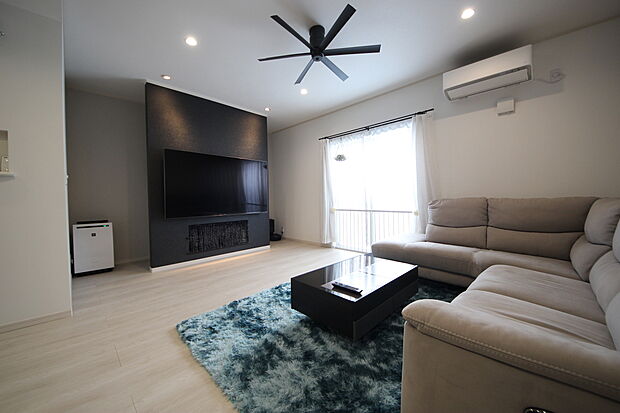 【内観施工例】リビングを広くとった間取りプラン。家族団らんの空間に。（建物プラン例。建物価格／1540万円 建物面積／92.74m2）
