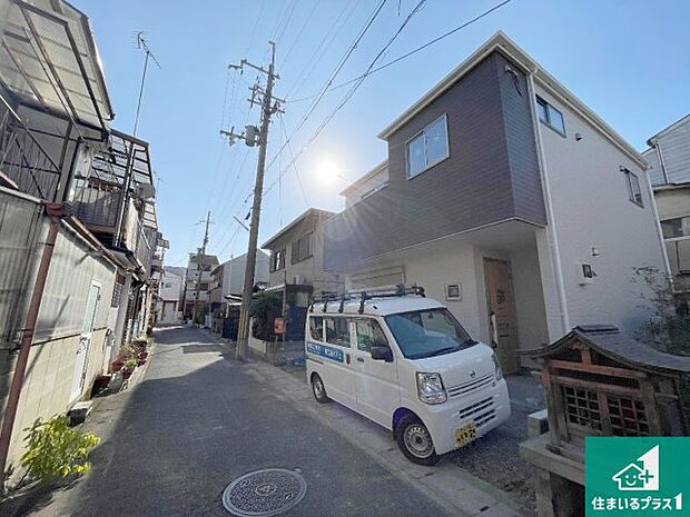 周辺は落ち着いた街並みの住宅地!子育てがしやすい住環境です!まだ未完成ですが、現地でしかわからない事もございます。是非一度ご覧ください。