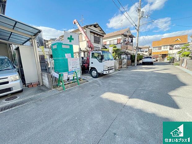 周辺は落ち着いた街並みの住宅地!子育てがしやすい住環境です!まだ未完成ですが、現地でしかわからない事もございます。是非一度ご覧ください。