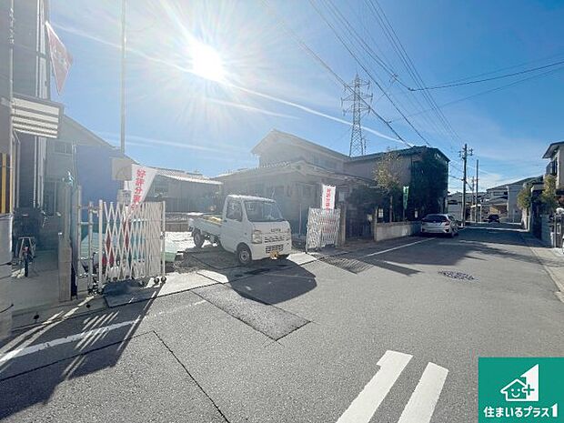 周辺は閑静な住宅街です。前面道路もしっかりと有りますので車の出し入れも安心ですよ!