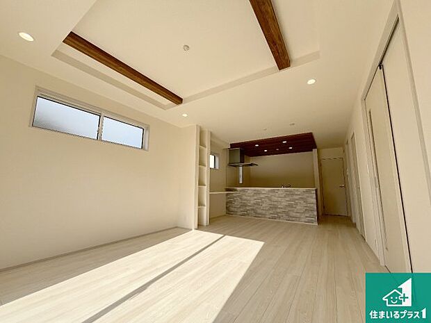 シンプルなリビングは、観葉植物等のインテリアを楽しめますね!パパ好みにも、ママ好みにも家具次第で雰囲気を変えることができます!