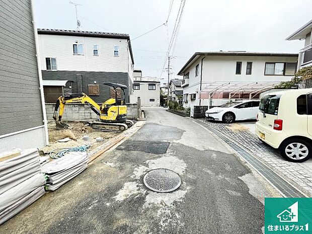 周辺は落ち着いた街並みの住宅地！子育てがしやすい住環境です！まだ未完成ですが、現地でしかわからない事もございます。是非一度ご覧ください。
