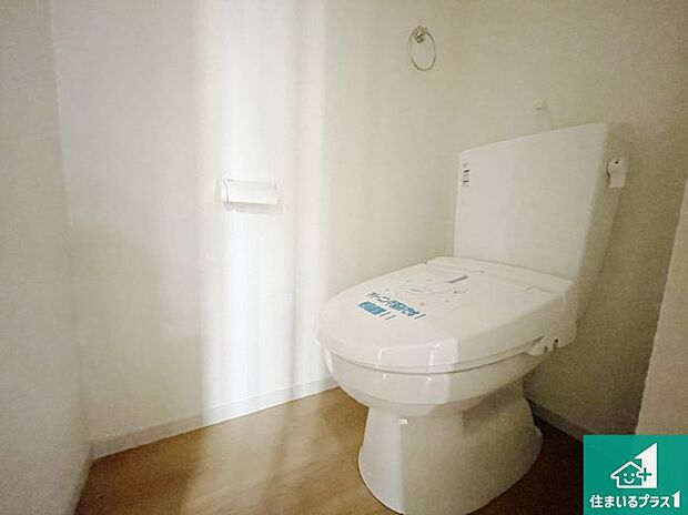 【トイレ】1・2階の2ヶ所にあるので、朝の忙しい時間の順番待ちもなく、深夜の利用にも大変便利です。