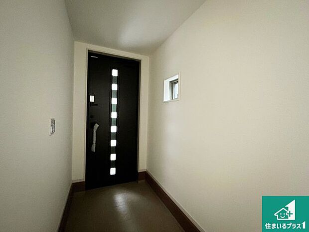 【玄関】明るく広々とした玄関!