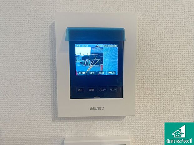 【カラーモニターインターホン】声だけでなく来訪者の姿や顔がモニターで確認できるので、小さなお子様がいらっしゃるご家庭でも安心できます!