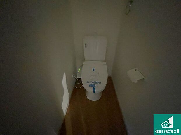 【トイレ】1・2階の2ヶ所にあるので、朝の忙しい時間の順番待ちもなく、深夜の利用にも大変便利です。