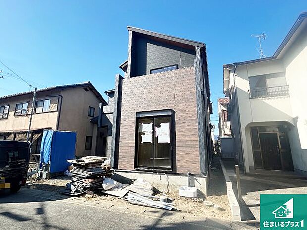 【外観】周辺は落ち着いた街並みの住宅地！子育てがしやすい住環境です！まだ未完成ですが、現地でしかわからない事もございます。是非一度ご覧ください。