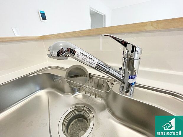 【キッチン水栓】浄水器を内蔵!炊飯時、お茶を作る時に安心してお水を使えます!お湯と冷水、浄水と原水、シャワーの切替えもワンタッチです!