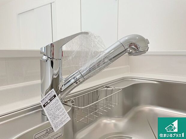 【キッチン水栓】浄水器を内蔵！炊飯時、お茶を作る時に安心してお水を使えます！お湯と冷水、浄水と原水、シャワーの切替えもワンタッチです！