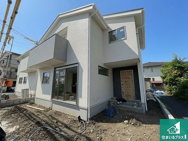【外観】周辺は落ち着いた街並みの住宅地!子育てがしやすい住環境です!まだ未完成ですが、現地でしかわからない事もございます。是非一度ご覧ください。