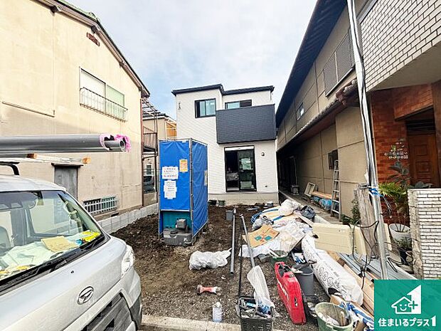 周辺は落ち着いた街並みの住宅地!子育てがしやすい住環境です!まだ未完成ですが、現地でしかわからない事もございます。是非一度ご覧ください。
