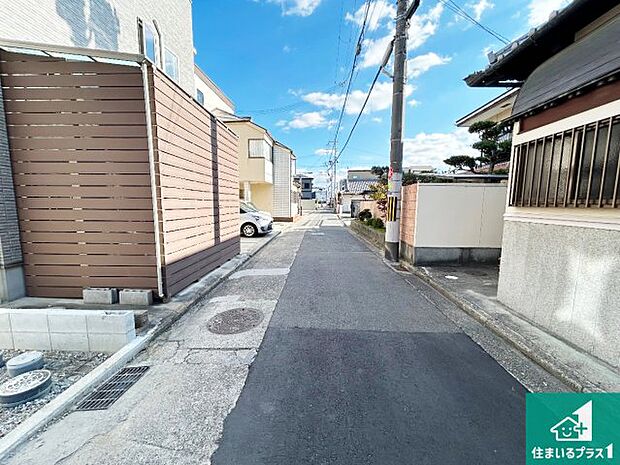 周辺は落ち着いた街並みの住宅地!子育てがしやすい住環境です!まだ未完成ですが、現地でしかわからない事もございます。是非一度ご覧ください。