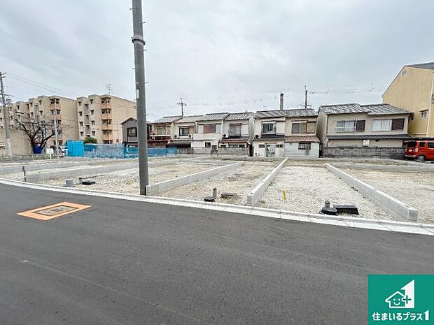 周辺は落ち着いた街並みの住宅地！子育てがしやすい住環境です！まだ未完成ですが、現地でしかわからない事もございます。是非一度ご覧ください。