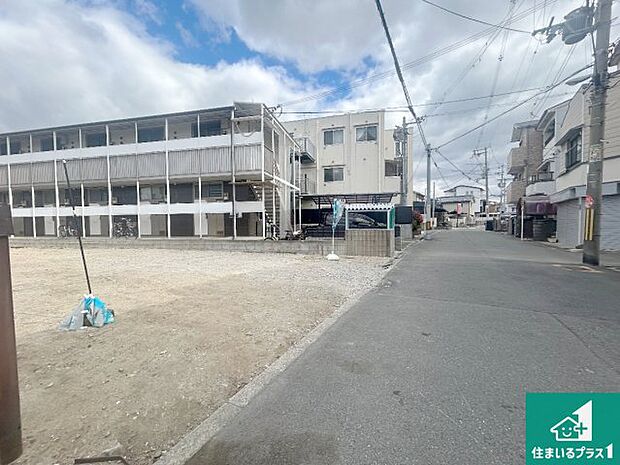 周辺は落ち着いた街並みの住宅地！子育てがしやすい住環境です！まだ未完成ですが、現地でしかわからない事もございます。是非一度ご覧ください。