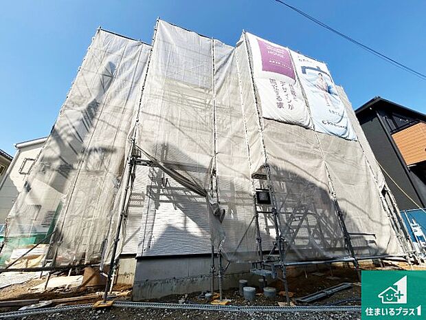 周辺は落ち着いた街並みの住宅地！子育てがしやすい住環境です！まだ未完成ですが、現地でしかわからない事もございます。是非一度ご覧ください。