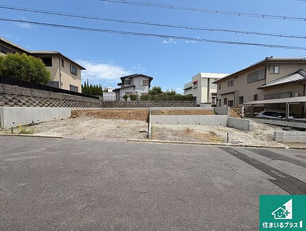 周辺は落ち着いた街並みの住宅地！子育てがしやすい住環境です！まだ未完成ですが、現地でしかわからない事もございます。是非一度ご覧ください。