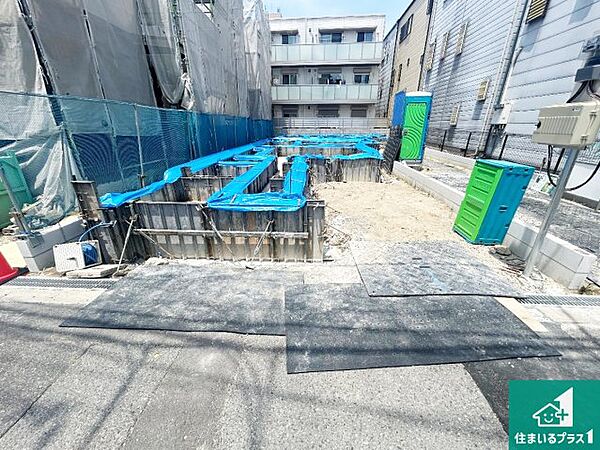 周辺は落ち着いた街並みの住宅地！子育てがしやすい住環境です！まだ未完成ですが、現地でしかわからない事もございます。是非一度ご覧ください。