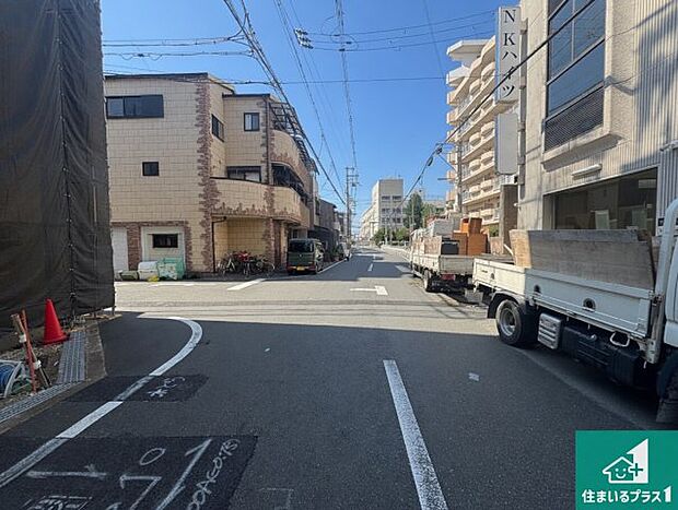 周辺は落ち着いた街並みの住宅地！子育てがしやすい住環境です！まだ未完成ですが、現地でしかわからない事もございます。是非一度ご覧ください。