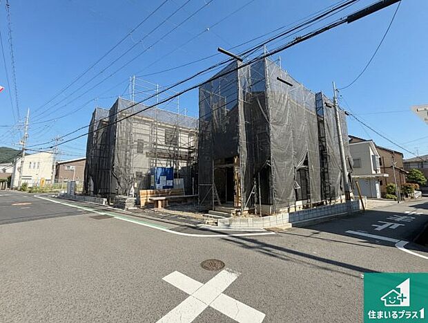 周辺は落ち着いた街並みの住宅地!子育てがしやすい住環境です!まだ未完成ですが、現地でしかわからない事もございます。是非一度ご覧ください。