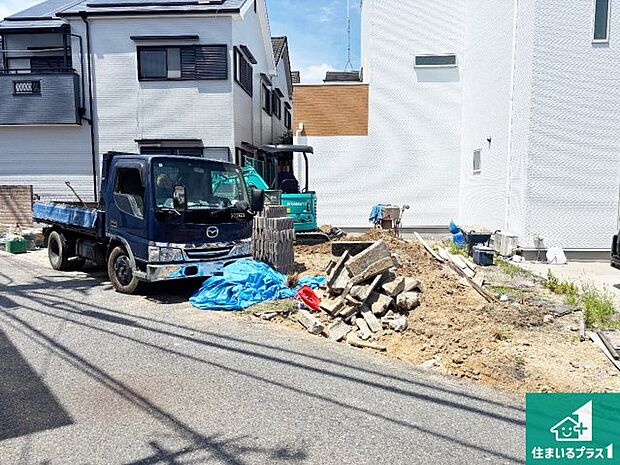 周辺は落ち着いた街並みの住宅地！子育てがしやすい住環境です！まだ未完成ですが、現地でしかわからない事もございます。是非一度ご覧ください。