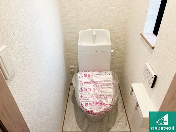 【トイレ】1・2階の2ヶ所にあるので、朝の忙しい時間の順番待ちもなく、深夜の利用にも大変便利です。