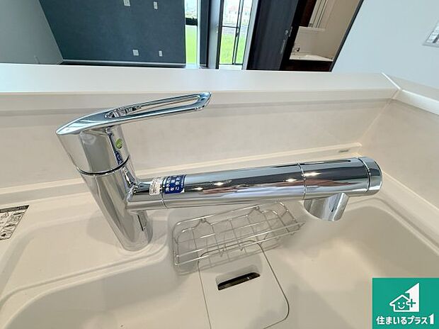 【キッチン水栓】浄水器を内蔵!炊飯時、お茶を作る時に安心してお水を使えます!お湯と冷水、浄水と原水、シャワーの切替えもワンタッチです!