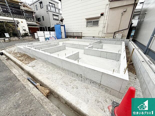 【外観】周辺は落ち着いた街並みの住宅地!子育てがしやすい住環境です!まだ未完成ですが、現地でしかわからない事もございます。是非一度ご覧ください。