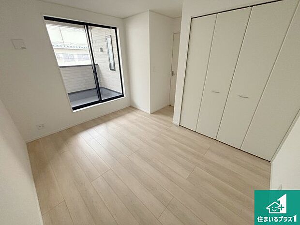 【洋室】収納スペースが充実しているので子供の成長に合わせてたくさん収納ができます!家族構成に合わせた様々な活用ができる収納!