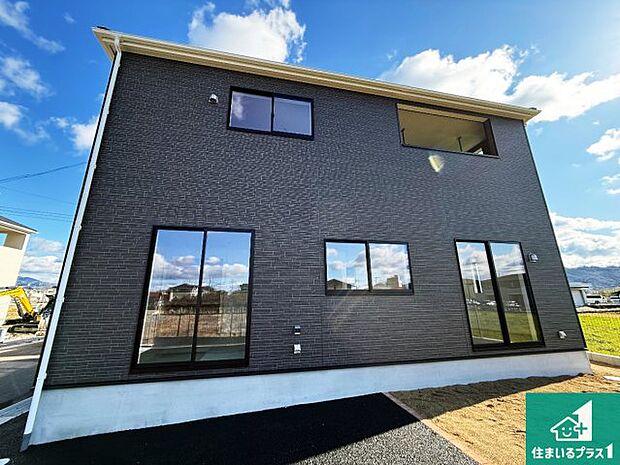 【外観】安心の10年保証!外観を美しく保ち、雨水で汚れを落とします!気になることがありましたら、お気軽にお問い合わせください!