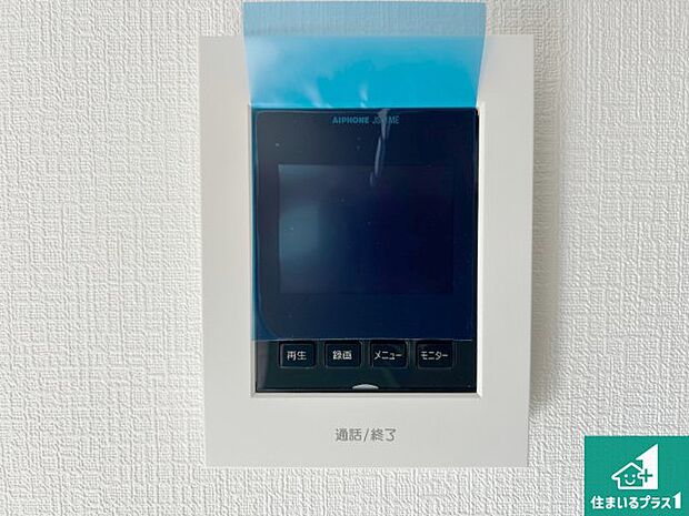 【カラーモニターインターホン】声だけでなく来訪者の姿や顔がモニターで確認できるので、小さなお子様がいらっしゃるご家庭でも安心できます！