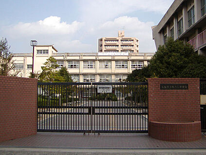 大阪市立住之江中学校 徒歩750m