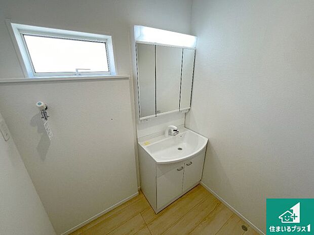 【洋室】シンプルな洋室は、自分好みのインテリアが楽しめます♪ご家族とインテリアや家具を選びに行くのは新築購入時の醍醐味の一つです。ぜひお楽しみください♪