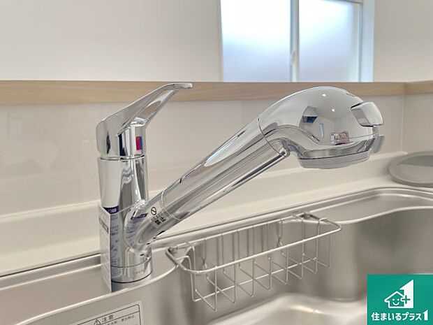 【キッチン水栓】浄水器を内蔵！炊飯時、お茶を作る時に安心してお水を使えます！お湯と冷水、浄水と原水、シャワーの切替えもワンタッチです！