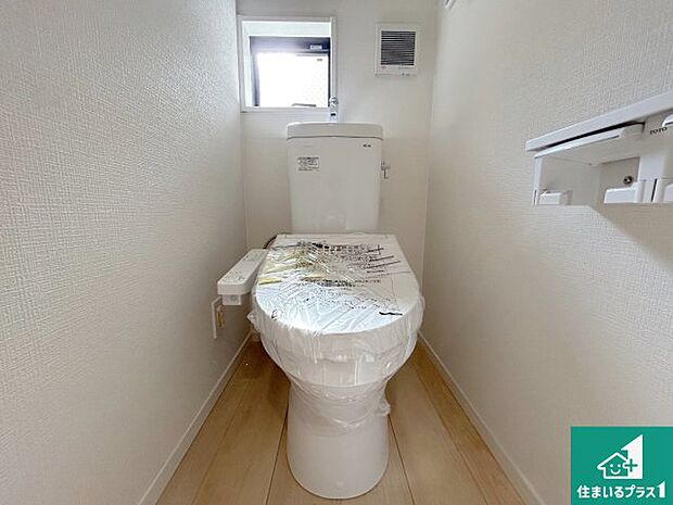 【トイレ】1・2階の2ヶ所にあるので、朝の忙しい時間の順番待ちもなく、深夜の利用にも大変便利です。