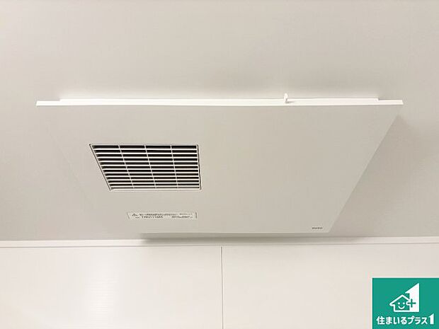 【浴室暖房乾燥機】四季を通して快適なバスライフをお手伝いする浴室暖房乾燥機！浴室の乾燥・暖房・涼風・換気はもちろん、２４時間換気にも対応！ 