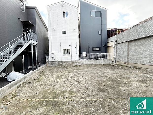 【外観】周辺は落ち着いた街並みの住宅地!子育てがしやすい住環境です!まだ未完成ですが、現地でしかわからない事もございます。是非一度ご覧ください。