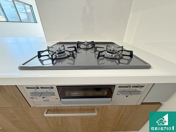 【コンロ】ダブル高火力Siセンサー付きコンロ!3口あるので、まとめて料理をする時も大活躍!