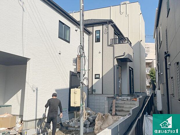 【外観】周辺は落ち着いた街並みの住宅地!子育てがしやすい住環境です!まだ未完成ですが、現地でしかわからない事もございます。是非一度ご覧ください。