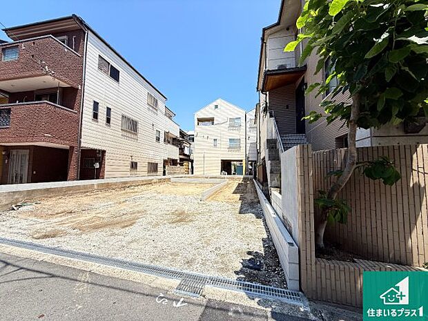 【外観】周辺は落ち着いた街並みの住宅地!子育てがしやすい住環境です!まだ未完成ですが、現地でしかわからない事もございます。是非一度ご覧ください。